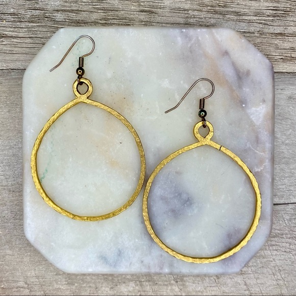 NWOT HAMMERED GOLD DOUBLE CIRCLE DANGLE EARRING - Picture 1 of 3